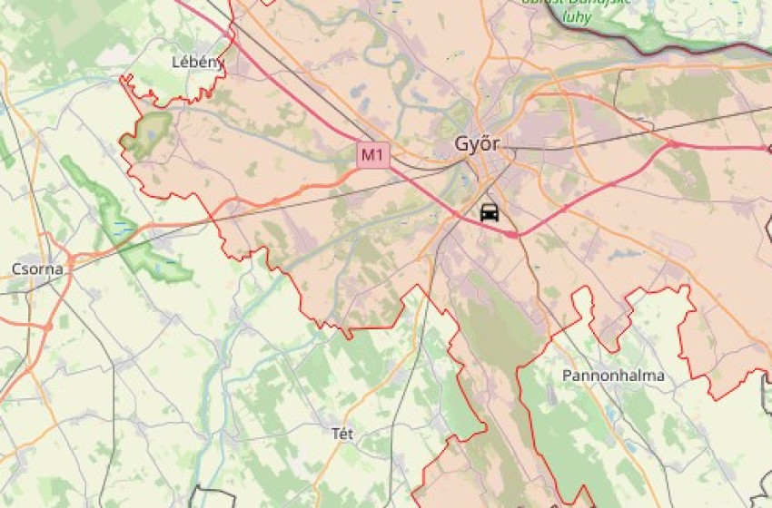 Kisbusz és személyautó karambolozott az M1-esen, Győrnél